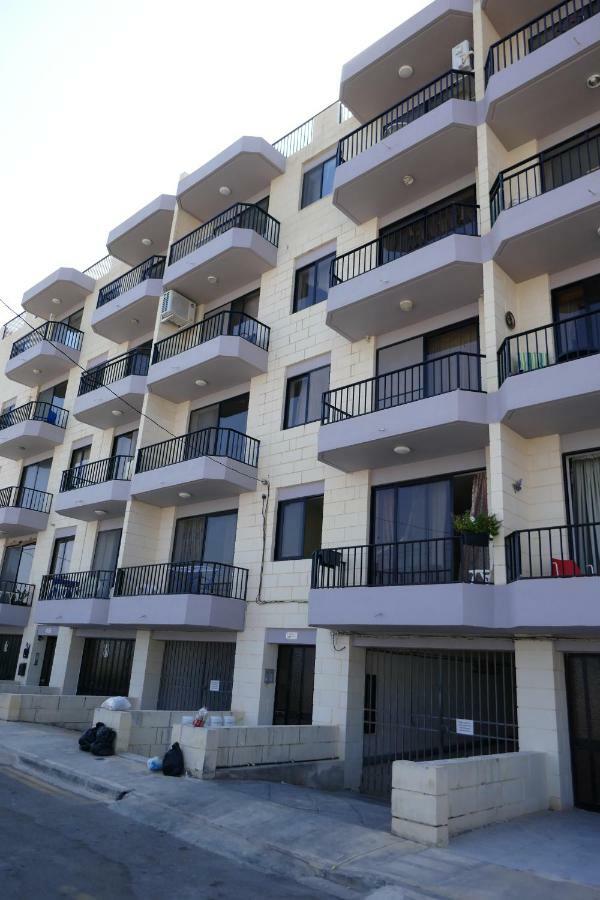Апартаменты Calypso Court Меллиеха Экстерьер фото